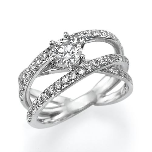Bague incrustee de diamants